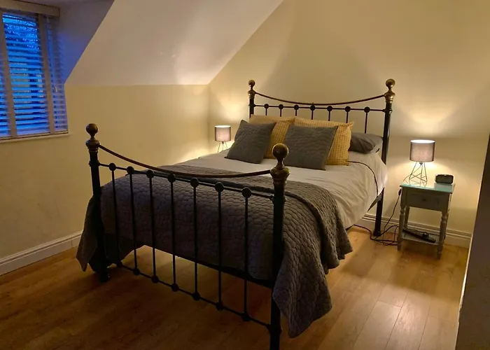 Hotels Fairford Gloucestershire: Find Your Perfect Stay in this Quaint English Town