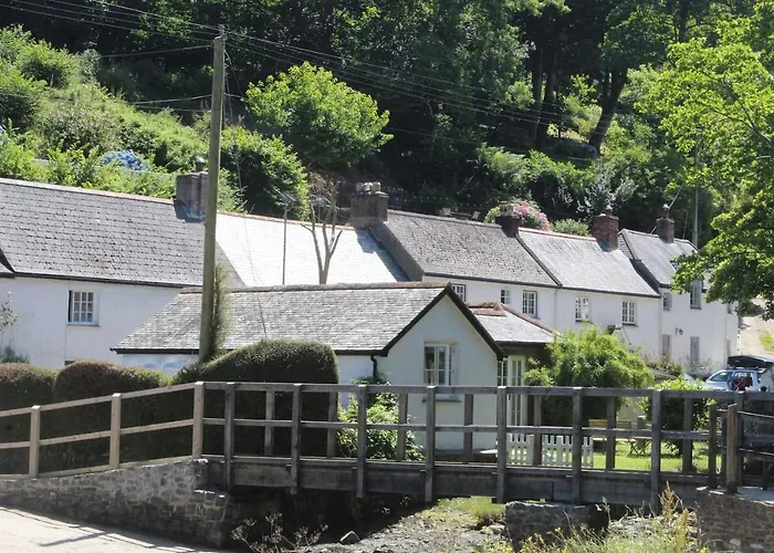 Best Hotels Near Idyllic Helford Passage